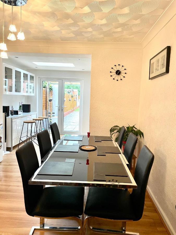 Stunning 1 Bedroom And Double Sofa Bed Near Train Station เซาธ์แธมป์ตัน ภายนอก รูปภาพ