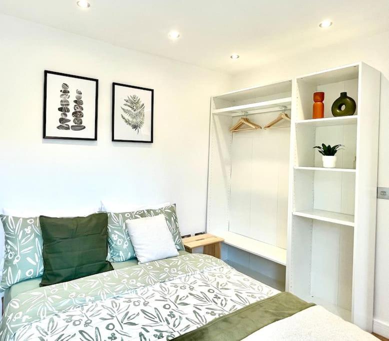 Stunning 1 Bedroom And Double Sofa Bed Near Train Station เซาธ์แธมป์ตัน ภายนอก รูปภาพ