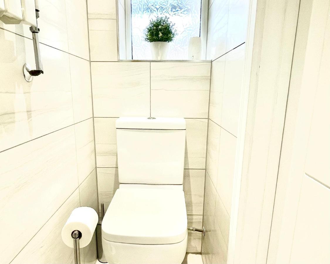 Stunning 1 Bedroom And Double Sofa Bed Near Train Station เซาธ์แธมป์ตัน ภายนอก รูปภาพ